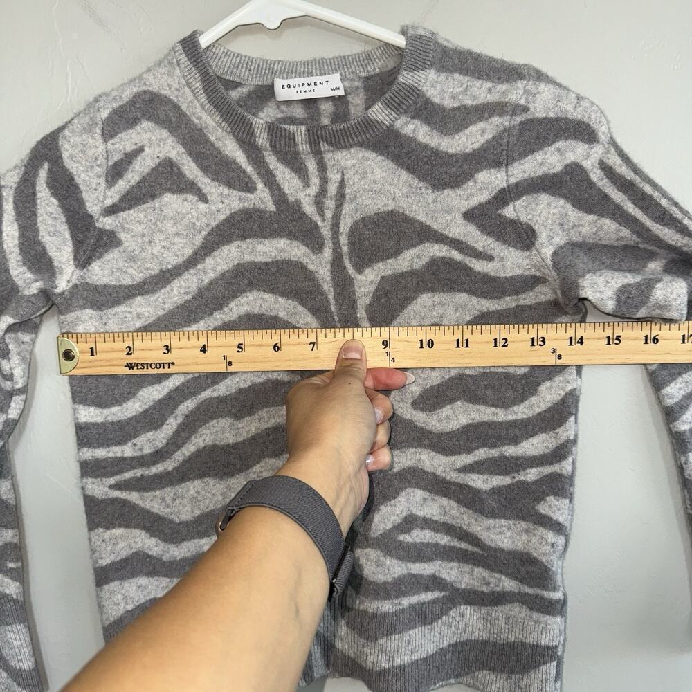 Equipment Femme 100% Cashmere Sweater Zebra Print Gray- SHRUNKEN SEE MEASUREMENT - Picture 5 of 9